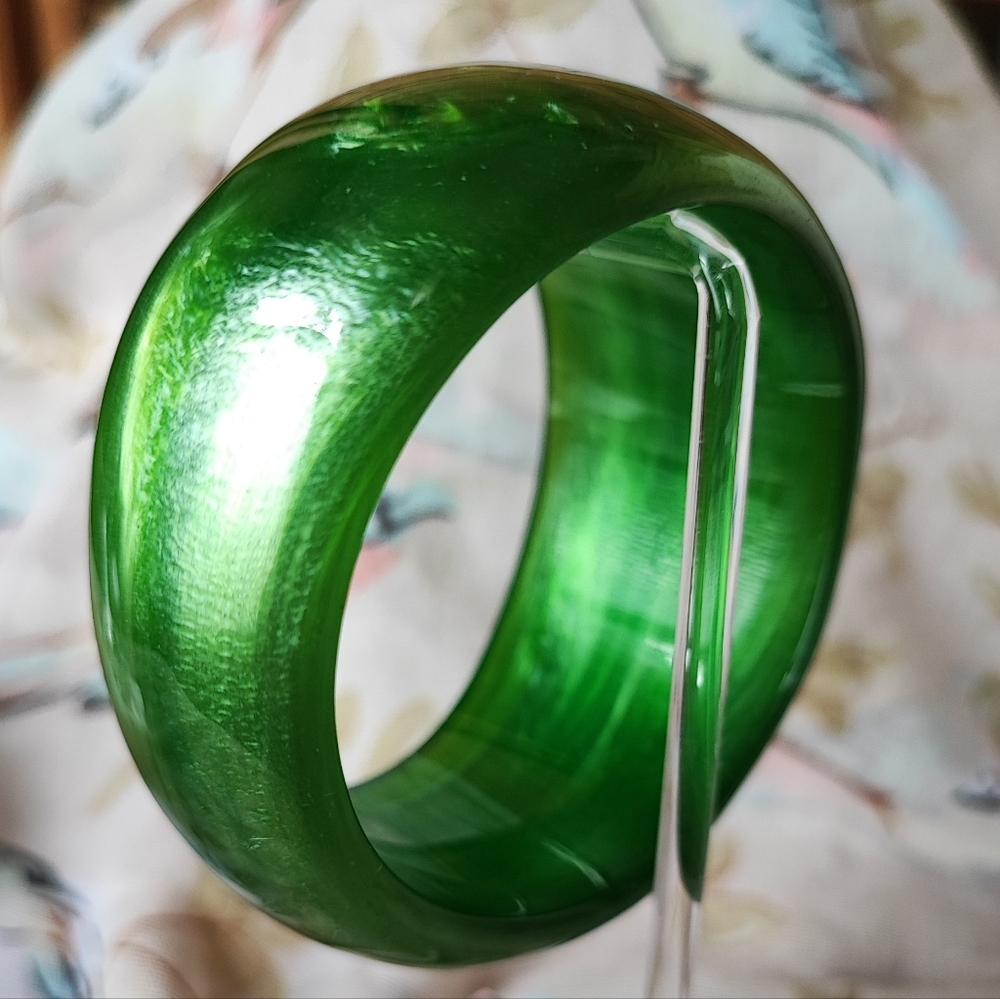 Massive Kelly Green Lucite Cuff Bangle Bracelet Vintage Mint Condition HOST PICK - Picture 5 of 9
